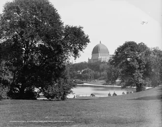 Central Park, New York, båtdamm och Temple Beth-El, ca 1900